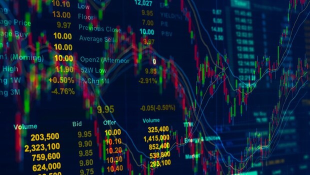 港股收市升369點重上28000 創近一年新高