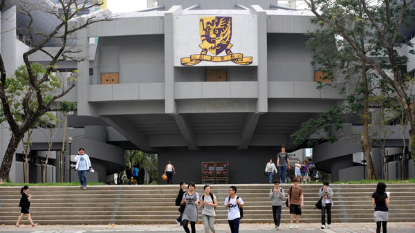 中大：重案組探員帶同法庭搜查令就昨日案件到校園搜證