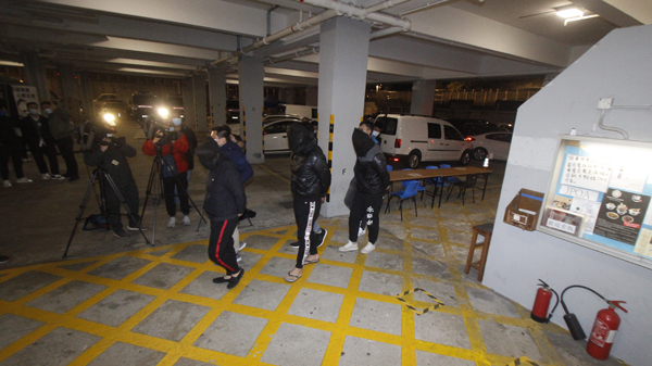 屯門5日3宗地盤飯盒檔攤遭刑毀 警方閃電破案拘7黑漢