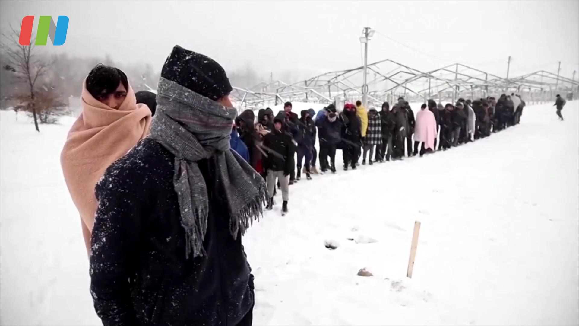 有片丨波黑邊境處上千難民大雪中住廢屋等待入歐
