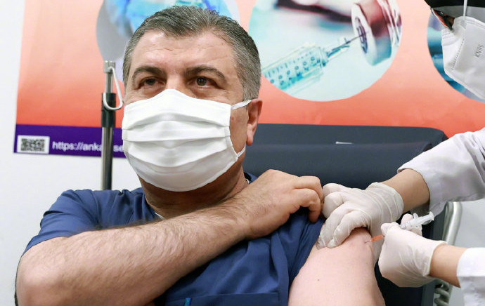 土耳其衛生部長接種中國新冠疫苗