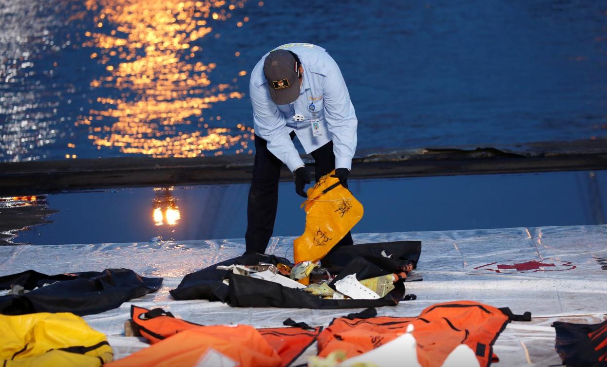 【追蹤報道】印尼恢復尋找墜毀客機黑匣子及遇難者遺骸