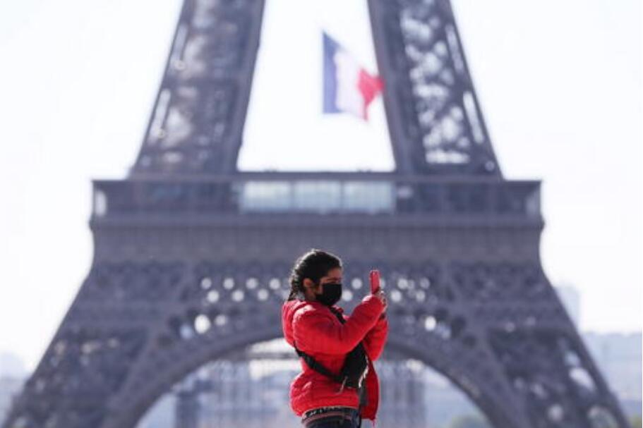 法國宣布收緊防疫措施 晚6時起開始宵禁