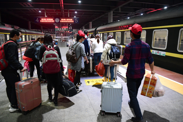 全國總工會：引導外來務工人員在務工地過節