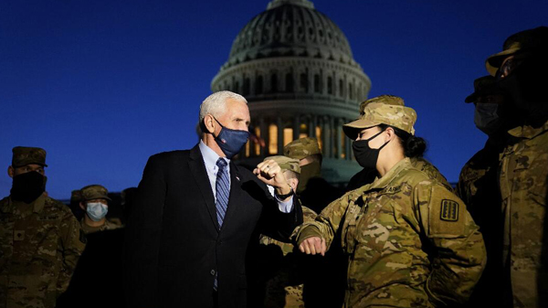 美媒：彭斯致電賀錦麗 比特朗普更具總統風範