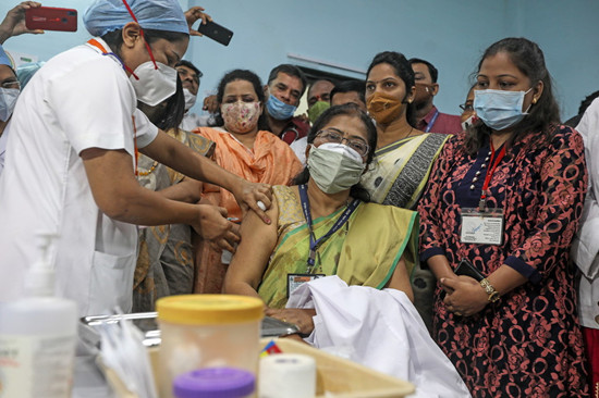 印度開打疫苗首日 首都51人現不良反應 1人被送入ICU