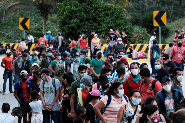 拜登優待非法移民 洪都拉斯逾9000大軍朝美進發