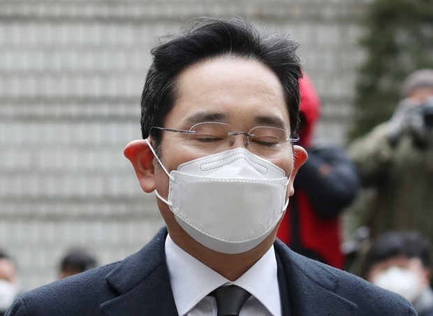 三星掌門人李在鎔獲刑兩年半