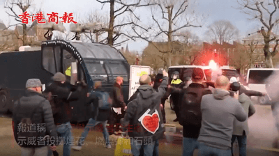 有片丨荷蘭上千名抗議者走上街頭拒絕疫情封鎖 警察用高壓水槍驅散