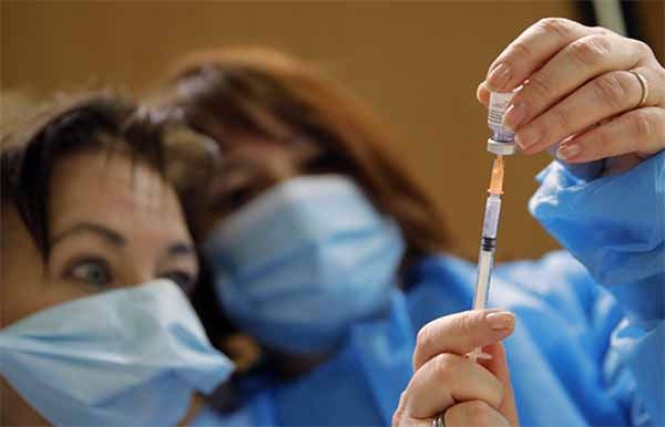 多數美國人嫌疫苗接種進度慢 老年人接種意願最強烈