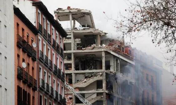 突發！西班牙馬德里大廈爆炸 外牆被炸開致2死