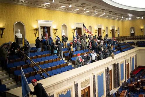 美國國會騷亂140人面臨指控 每五人中一人有軍事背景