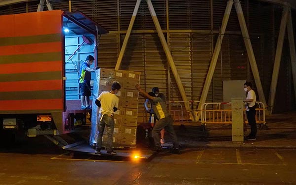 商家擔心無法入貨 大批物資送抵吳松街