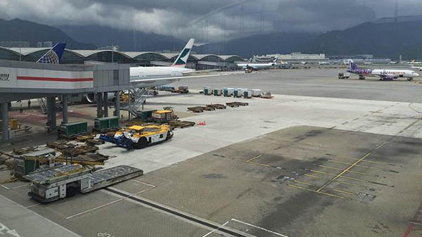 政府維持疫情嚴峻地區登機來港限制及強制檢疫安排