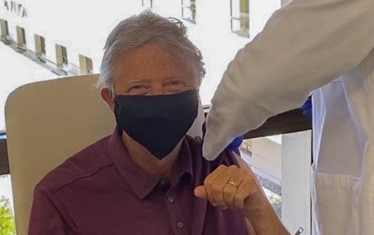 比爾蓋茨接種新冠疫苗