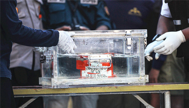 印尼海上悼念失事客機死難者