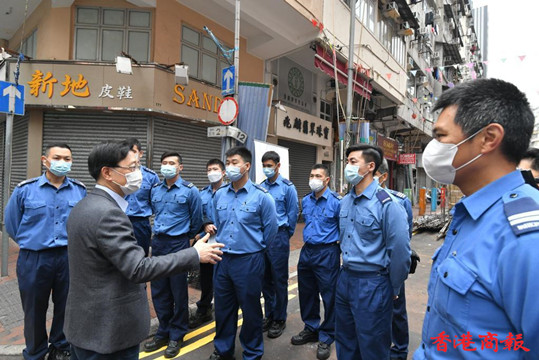 保安局局長李家超視察佐敦「受限區域」 為在場支援的紀律部隊打氣