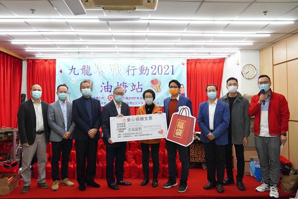 工聯會「寒戰2021」送暖活動 向居民派出防冬抗疫物資及食品包