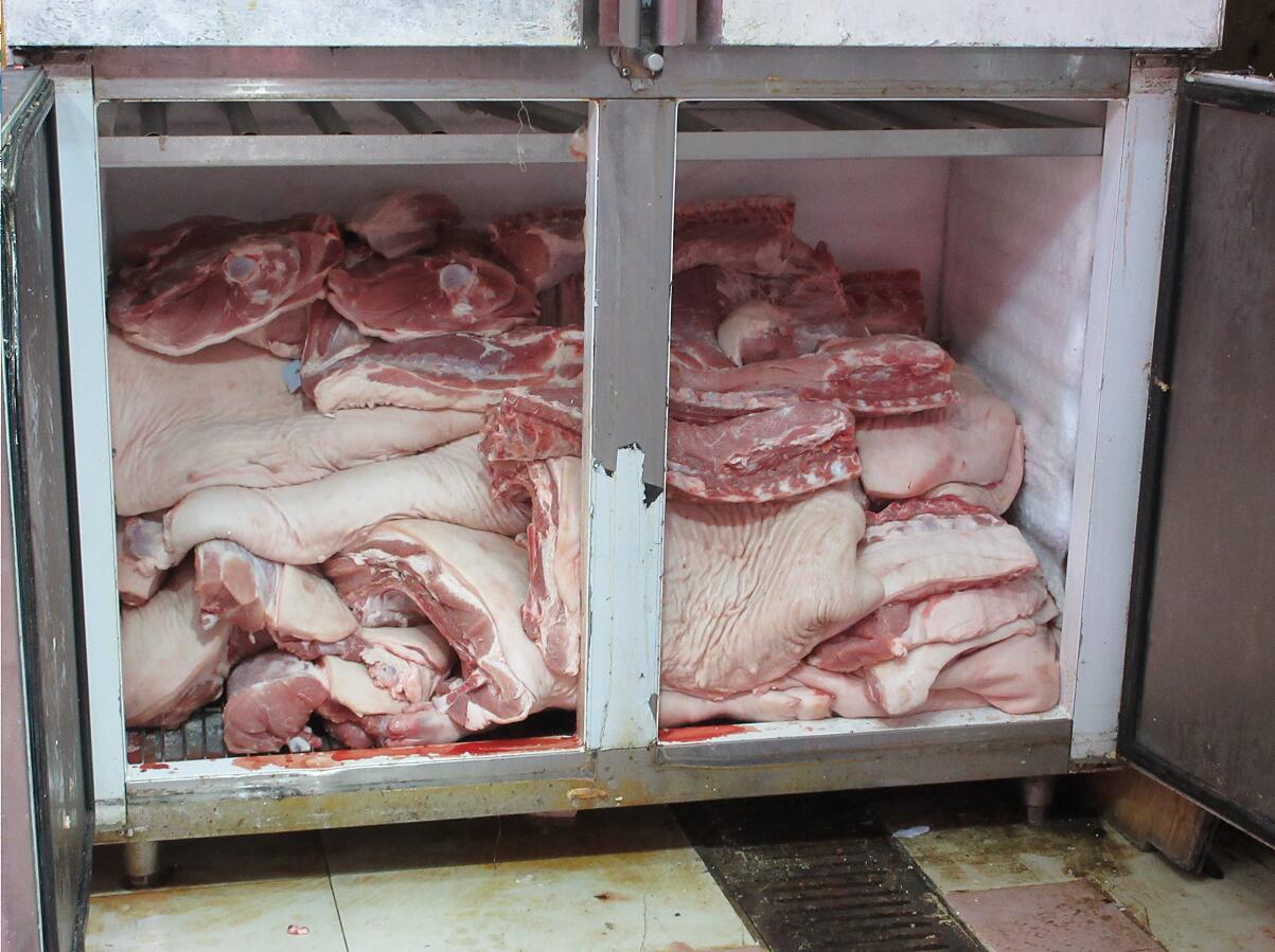 食環署打擊新鮮糧食店懷疑以冰鮮肉充當新鮮肉出售