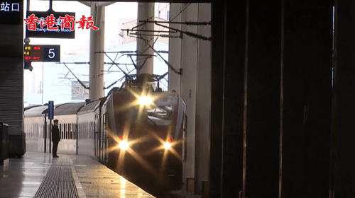 有片丨2021春運首日：國內民航與鐵路客流顯著少於去年