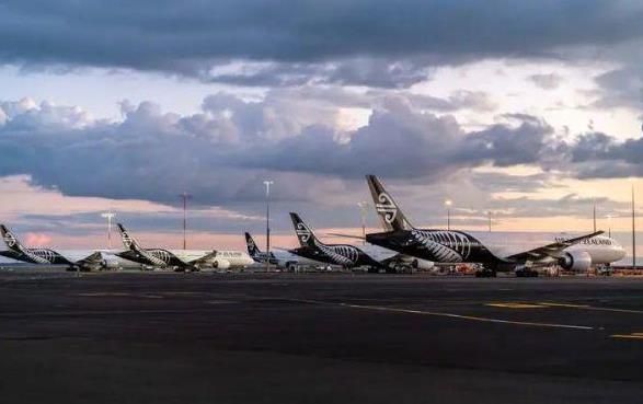 全球航空公司過半飛行員停飛