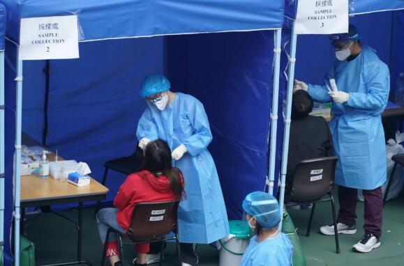 本港今新增確診逾30宗 何栢良建議大廈有1宗個案即封