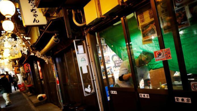 日本政府决定將10地緊急狀態延長一個月