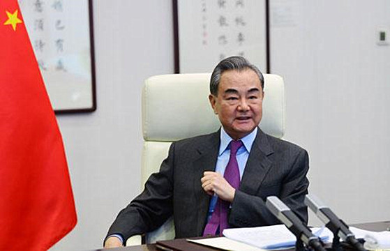 王毅同老撾外長沙倫賽舉行視頻會晤