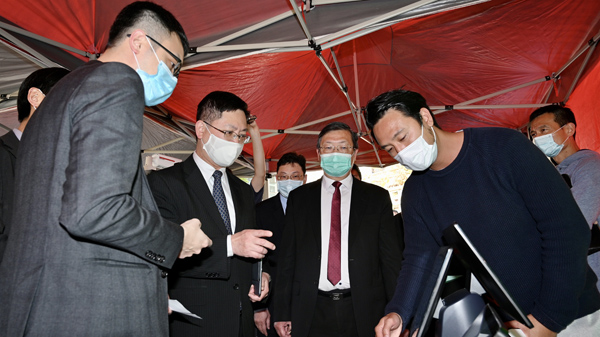 薛永恒到維園視察年花銷售點監察人流系統