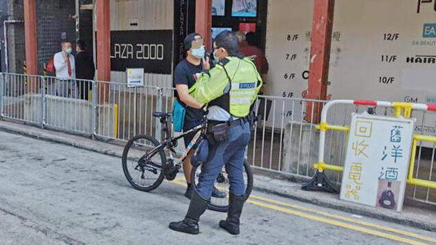 警方港島嚴打單車違例 發30張傳票