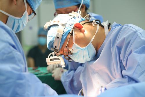 政府：對非本地培訓醫生要求更嚴格