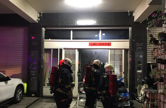 台中一住宅起火 4人因嗆傷送醫 