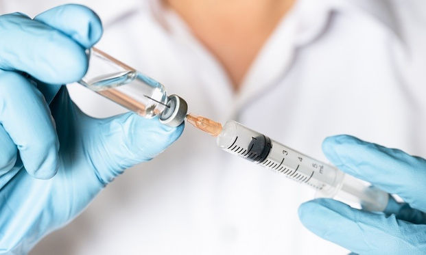 中國軍隊向柬埔寨軍隊緊急提供新冠疫苗