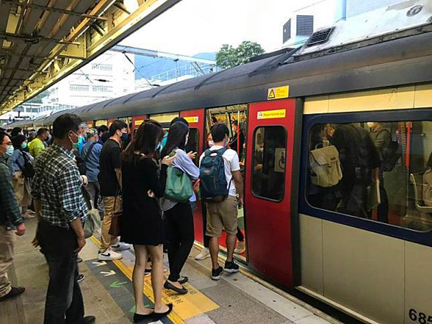 東鐵線9卡列車疑機件故障運作不暢 已陸續恢復正常