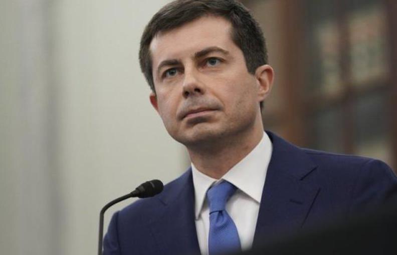 美國運輸部長因隨行保安確診要隔離14天