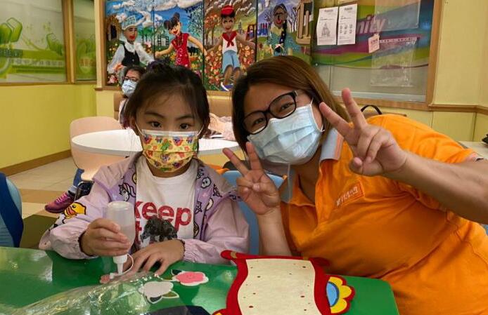 創興銀行新春義工活動 贈學童新年禮包共慶佳節