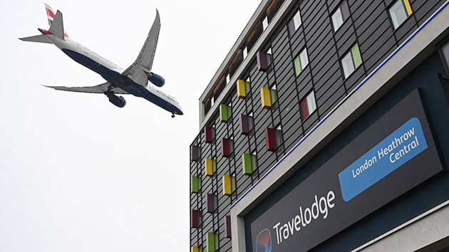 英國防疫措施加碼：入境者須隔離10天 違者可判10年監禁