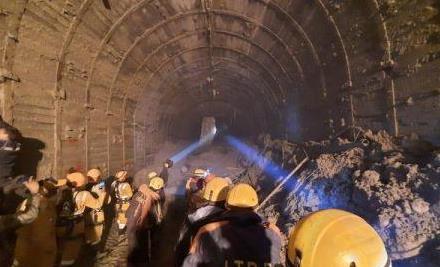 【追蹤報道】印度溃霸事故致死人數升至32人