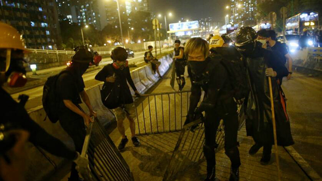 3名男女涉觀塘堵路 女生被判囚5個月