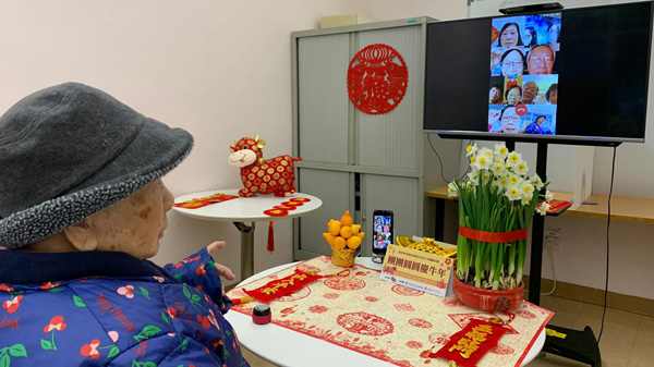 安老院舍為院友與家人安排視像團年飯