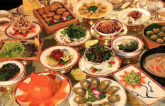 迎接新年！各地居民用自己的方式準備年夜飯