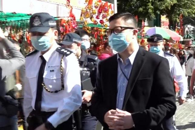 鄧炳強大年初一巡視黃大仙祠 慰問堅守崗位警務人員