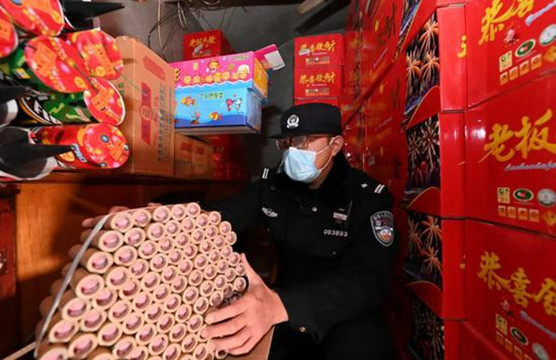 北京：十餘人因非法銷售、儲存煙花爆竹遭法律懲處