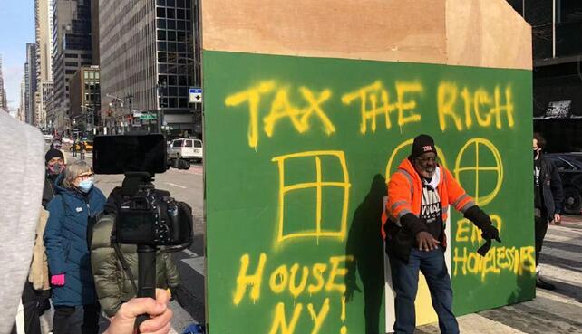 美國紐約發生示威遊行 低收入民眾要求對富人徵稅