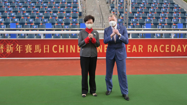 林鄭月娥日前到沙田馬場了解馬會防疫措施