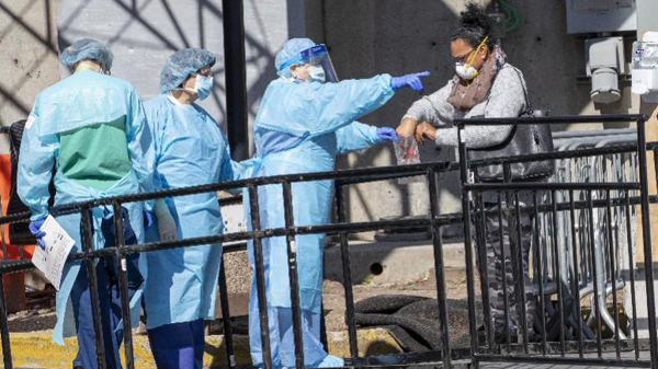 美國新冠單日新增確診病例回升至10萬例以上