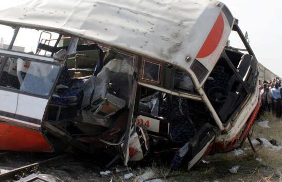 印度一家18口朝聖途中遇致命車禍致14死 4小童重傷