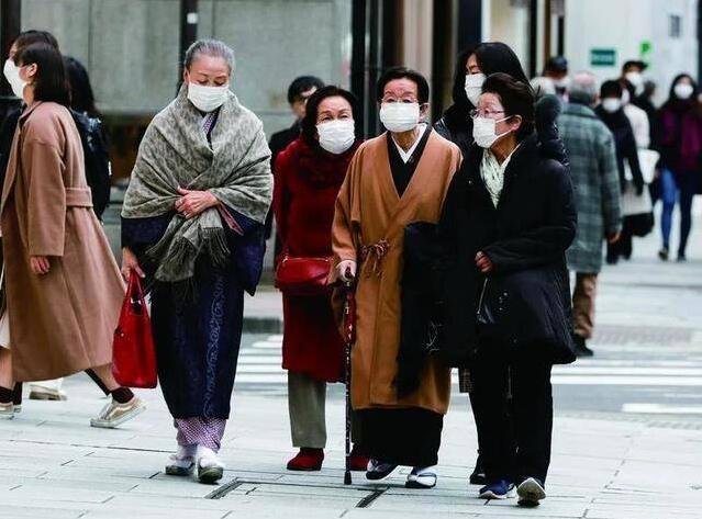 日本新冠死亡患者突破7千人