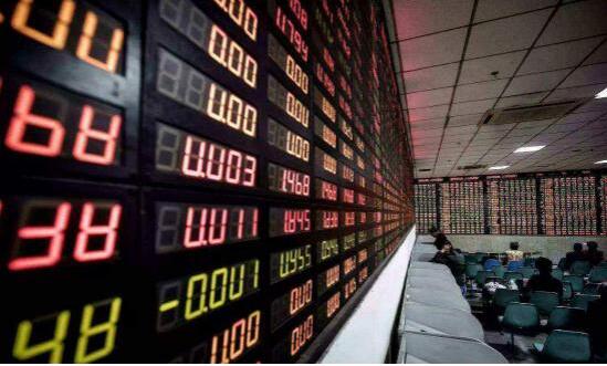 滬指時隔五年半重見3700點 創指跌3% 
