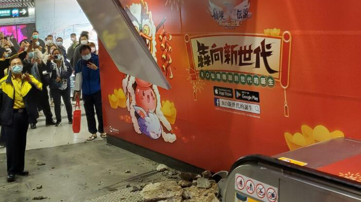 港鐵中環站月台有假天花墮下 幸無人受傷